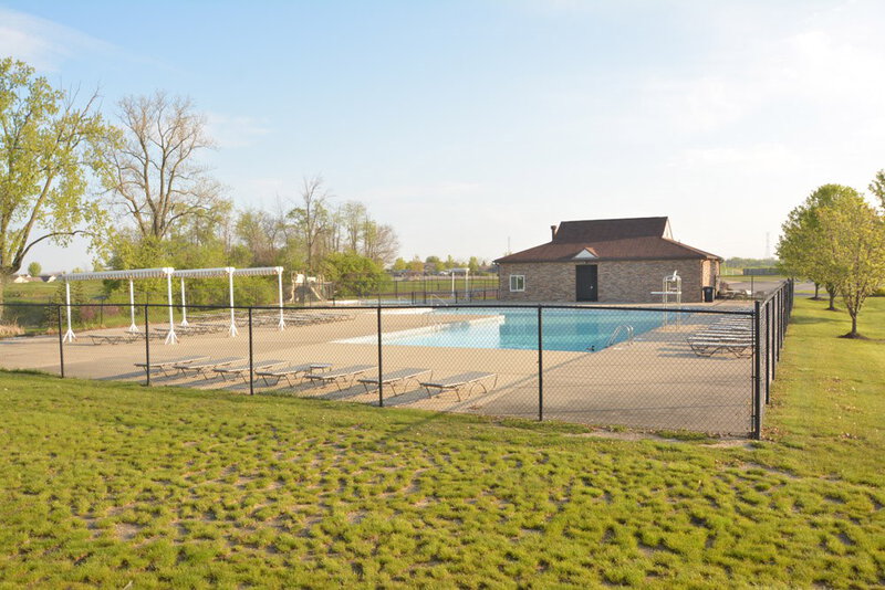 2,150/Mo, 5334 Sandwood Dr Indianapolis, IN 46235 Pool View