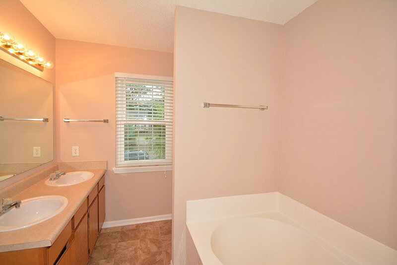 1,580/Mo, 3438 W 52nd St Indianapolis, IN 46228 Master Bathroom View