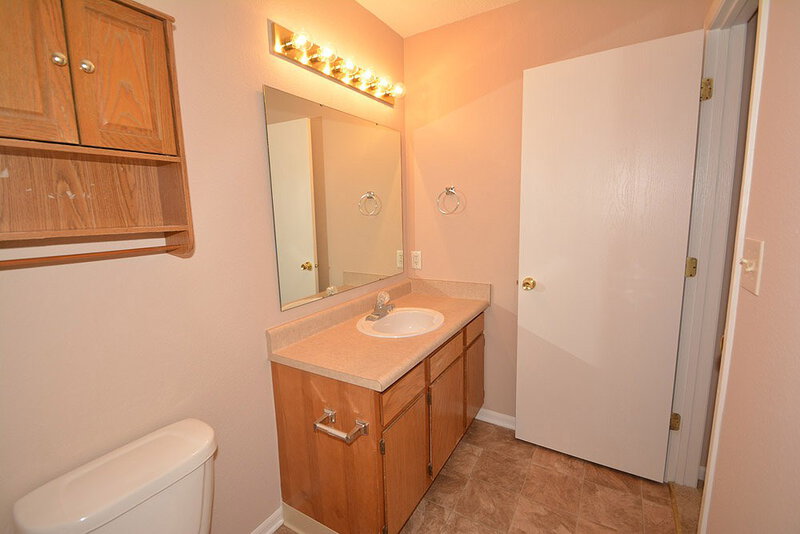 1,580/Mo, 3438 W 52nd St Indianapolis, IN 46228 Bathroom View