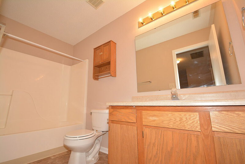 1,580/Mo, 3438 W 52nd St Indianapolis, IN 46228 Bathroom View 2