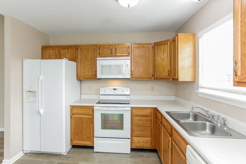 1,615/Mo, 8144 Amarillo Dr Indianapolis, IN 46237 Kitchen View 2