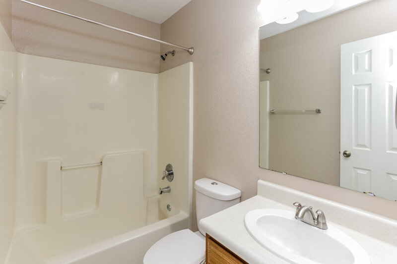 1,615/Mo, 8144 Amarillo Dr Indianapolis, IN 46237 Main Bathroom View