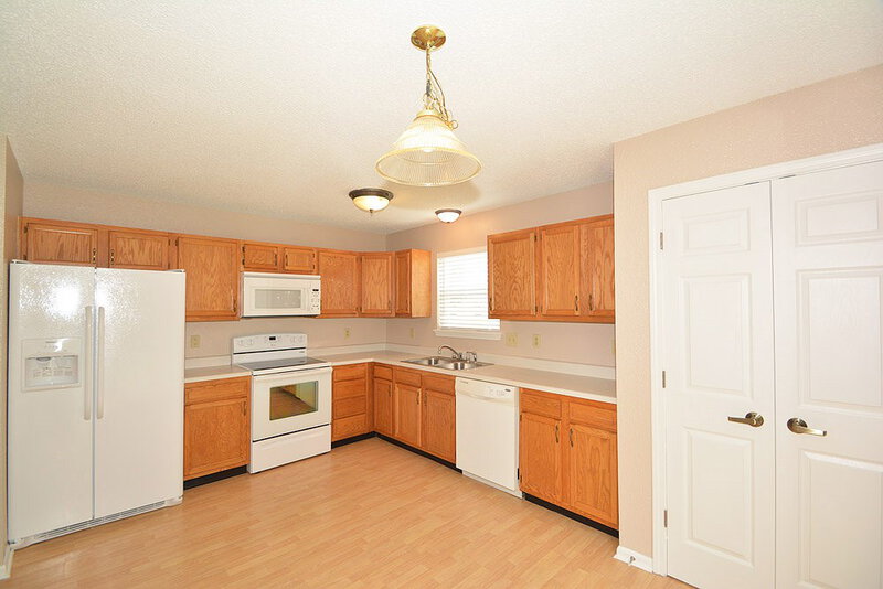 1,650/Mo, 8144 Amarillo Dr Indianapolis, IN 46237 Kitchen View 3