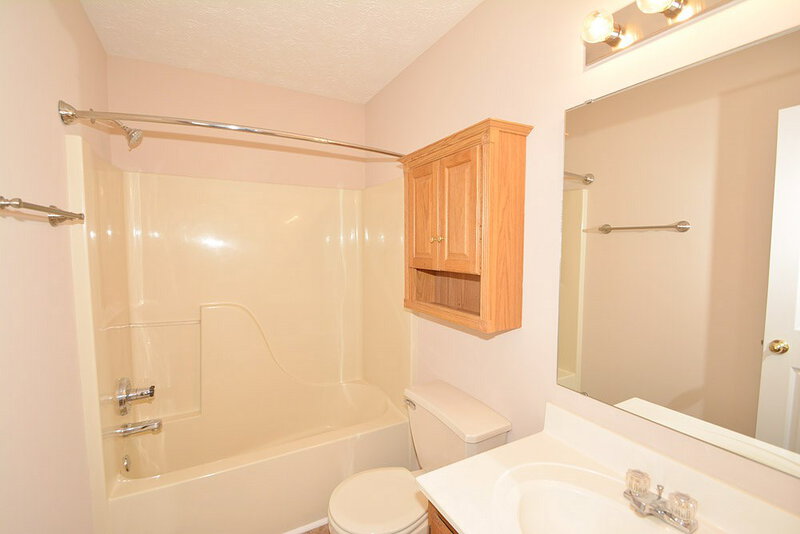 1,680/Mo, 8551 Country Club Blvd Indianapolis, IN 46234 Bathroom View 2