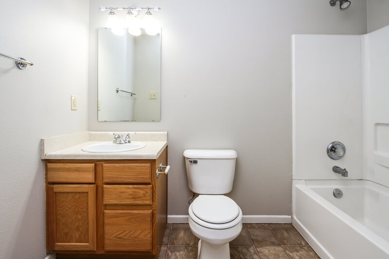 1,400/Mo, 1905 Southernwood Ln Indianapolis, IN 46231 Master Bathroom View