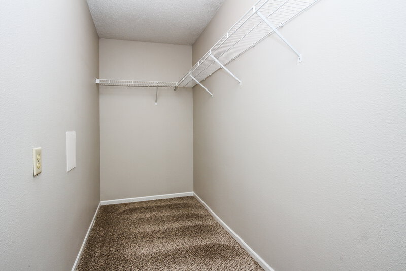 1,400/Mo, 1905 Southernwood Ln Indianapolis, IN 46231 Walk In Closet View