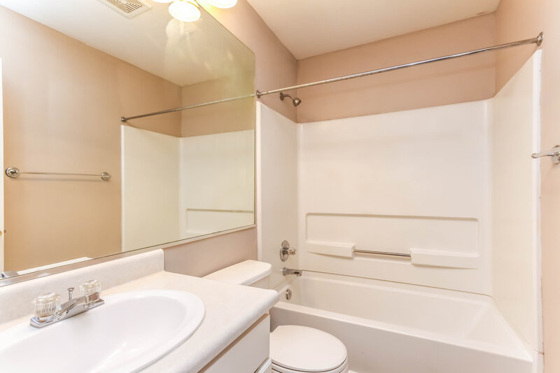 1,640/Mo, 19187 Fox Chase Dr Noblesville, IN 46062 Bathroomlarge View