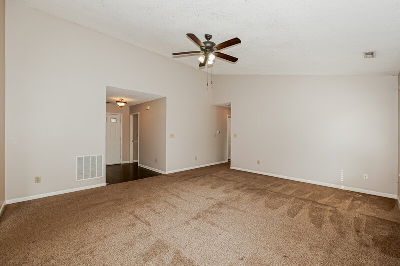 1,740/Mo, 5751 Ashcroft Dr Indianapolis, IN 46221 Living Room View
