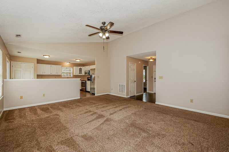 1,740/Mo, 5751 Ashcroft Dr Indianapolis, IN 46221 Living Room View 3