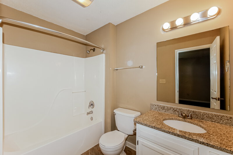 1,740/Mo, 5751 Ashcroft Dr Indianapolis, IN 46221 Main Bathroom View