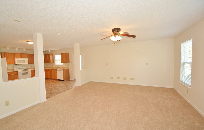 2,060/Mo, 12163 Maize Dr Noblesville, IN 46060 Family Room View 4