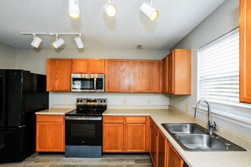 1,790/Mo, 12163 Maize Dr Noblesville, IN 46060 Kitchen View 2