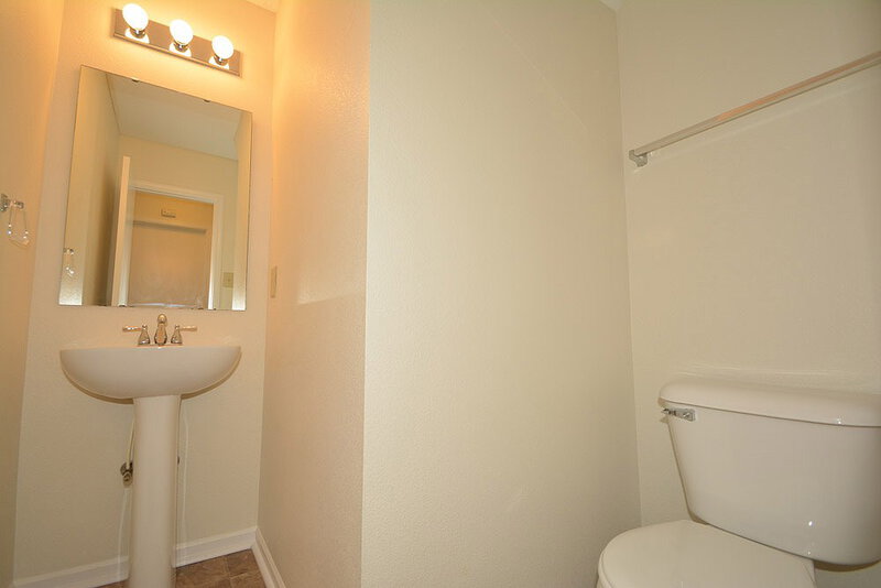 2,060/Mo, 12163 Maize Dr Noblesville, IN 46060 Bathroom View
