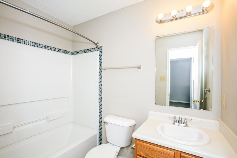 1,790/Mo, 12163 Maize Dr Noblesville, IN 46060 Bathroom View