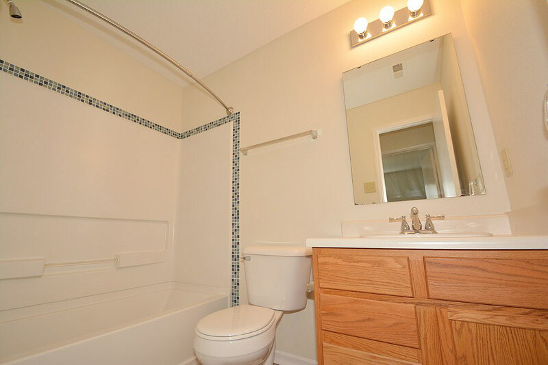 2,060/Mo, 12163 Maize Dr Noblesville, IN 46060 Bathroom View 2