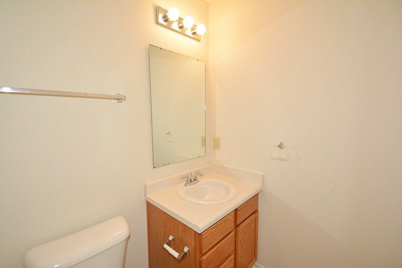 2,060/Mo, 12163 Maize Dr Noblesville, IN 46060 Bathroom View 3
