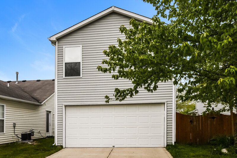 1,975/Mo, 14390 Black Farm Dr Noblesville, IN 46060 Garage View 2
