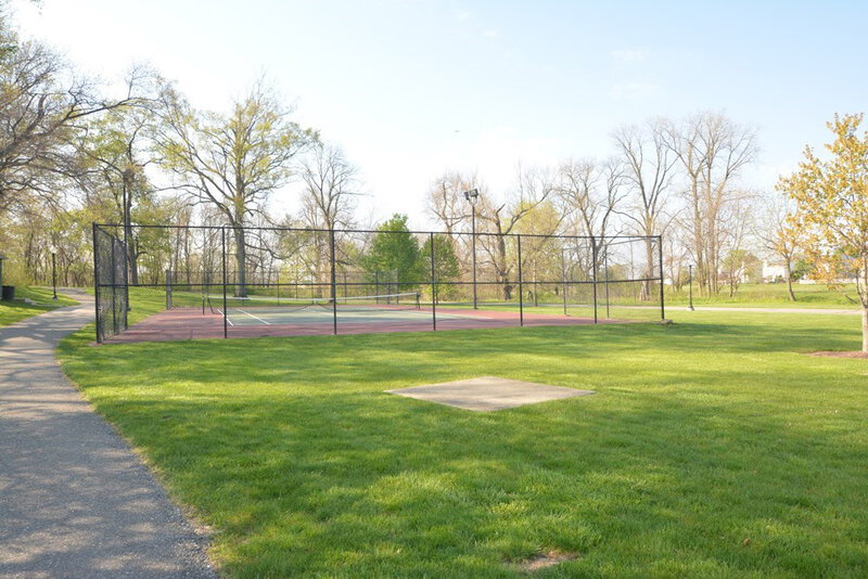 1,525/Mo, 12369 Wolf Run Rd Noblesville, IN 46060 Tennis Court View