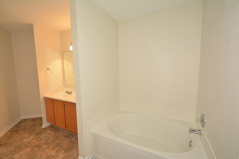 1,760/Mo, 5473 Portman Dr Noblesville, IN 46062 Master Bathroom View 2