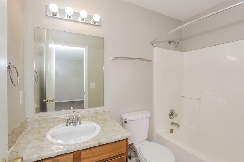 1,720/Mo, 15224 Fawn Meadow Dr Noblesville, IN 46060 Main Bathroom View