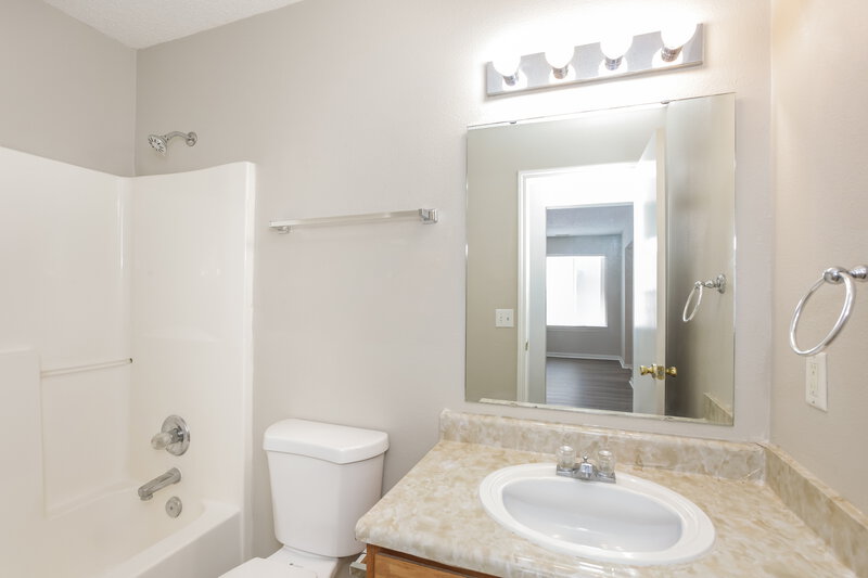 1,720/Mo, 15224 Fawn Meadow Dr Noblesville, IN 46060 Bathroom View