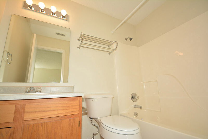 1,440/Mo, 15224 Fawn Meadow Dr Noblesville, IN 46060 Master Bathroom View
