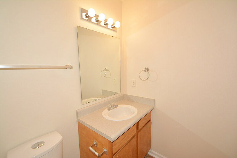 1,440/Mo, 15224 Fawn Meadow Dr Noblesville, IN 46060 Bathroom View 2