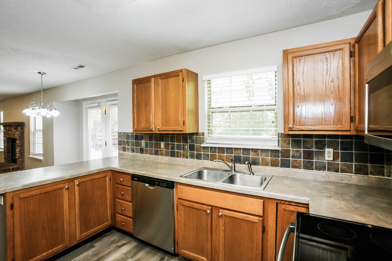 2,460/Mo, 2946 Scottsdale Dr Indianapolis, IN 46234 Kitchen View