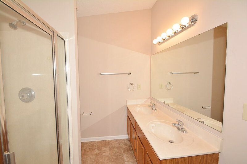 1,900/Mo, 2946 Scottsdale Dr Indianapolis, IN 46234 Master Bathroom View 2