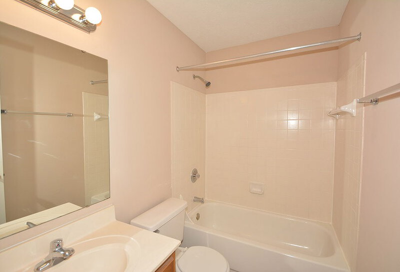 1,900/Mo, 2946 Scottsdale Dr Indianapolis, IN 46234 Bathroom View