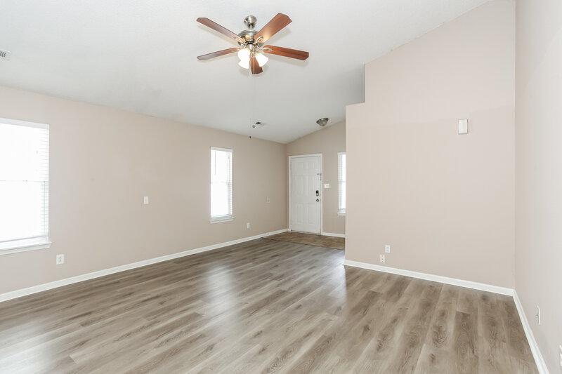 1,675/Mo, 5202 Sandy Forge Dr Indianapolis, IN 46221 Living Room View