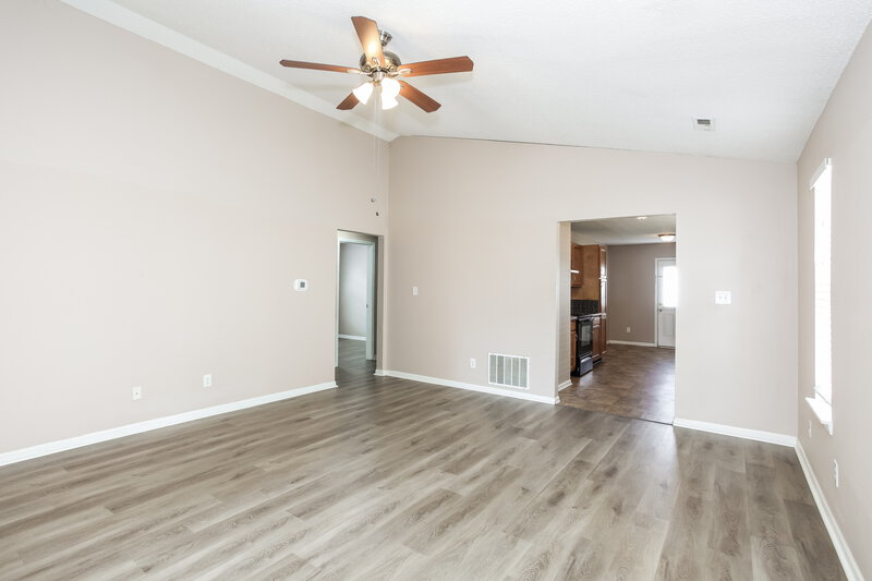 1,675/Mo, 5202 Sandy Forge Dr Indianapolis, IN 46221 Living Room View 2