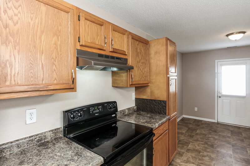 1,675/Mo, 5202 Sandy Forge Dr Indianapolis, IN 46221 Kitchen View