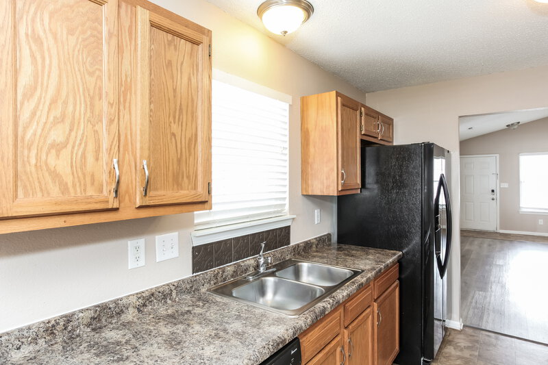 1,675/Mo, 5202 Sandy Forge Dr Indianapolis, IN 46221 Kitchen View 2