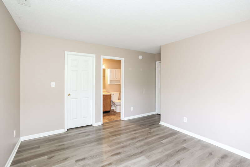 1,675/Mo, 5202 Sandy Forge Dr Indianapolis, IN 46221 Main Bedroom View