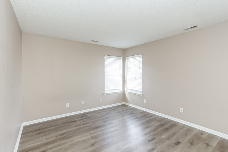 1,675/Mo, 5202 Sandy Forge Dr Indianapolis, IN 46221 Main Bedroom View 2