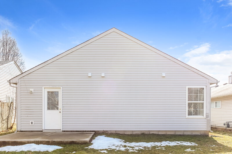 1,675/Mo, 5202 Sandy Forge Dr Indianapolis, IN 46221 Rear View