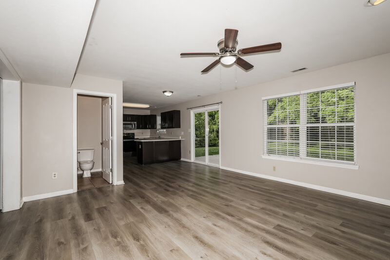 2,190/Mo, 18864 Prairie Crossing Dr Noblesville, IN 46062 Living Room View 2