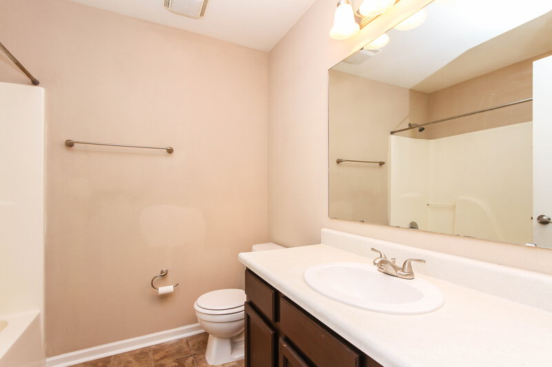 1,895/Mo, 18864 Prairie Crossing Dr Noblesville, IN 46062 Bathroom View