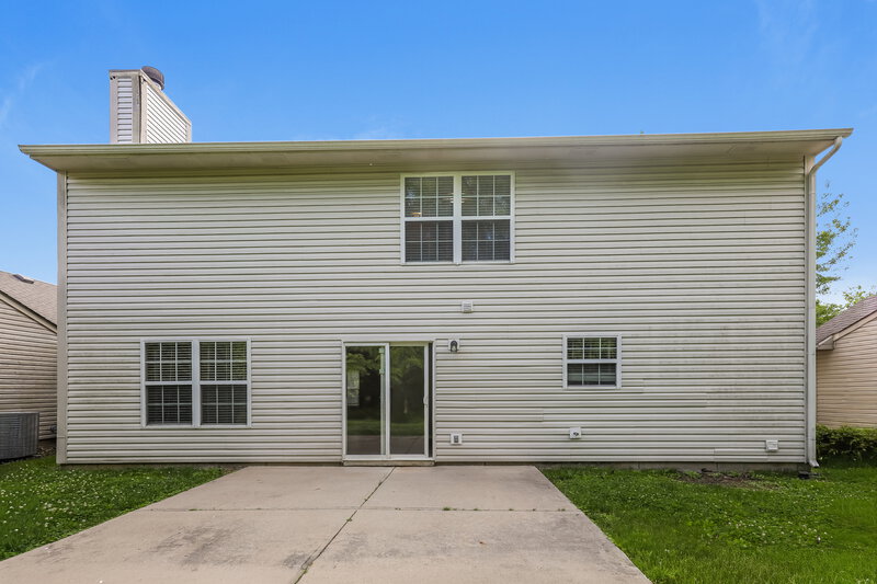 2,190/Mo, 18864 Prairie Crossing Dr Noblesville, IN 46062 Rear View