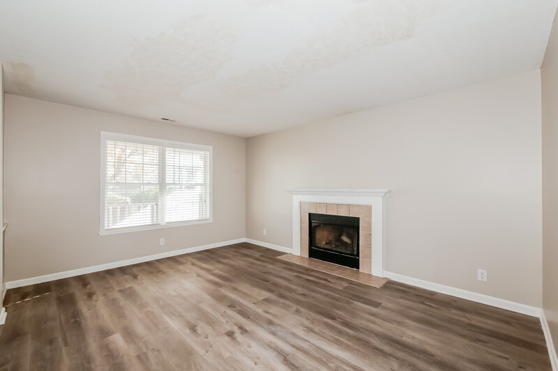 1,950/Mo, 8538 Baypointe Dr Avon, IN 46123 Living Room View