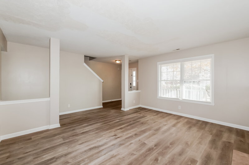 1,950/Mo, 8538 Baypointe Dr Avon, IN 46123 Living Room View 2