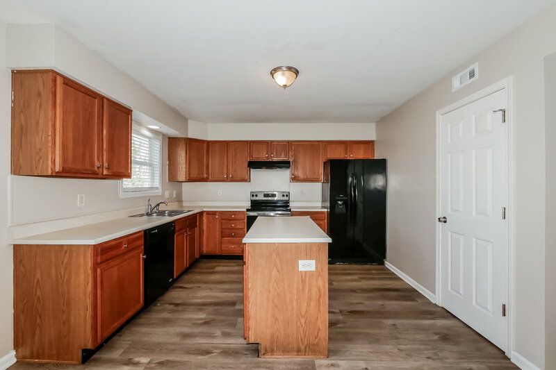 1,950/Mo, 8538 Baypointe Dr Avon, IN 46123 Kitchen View