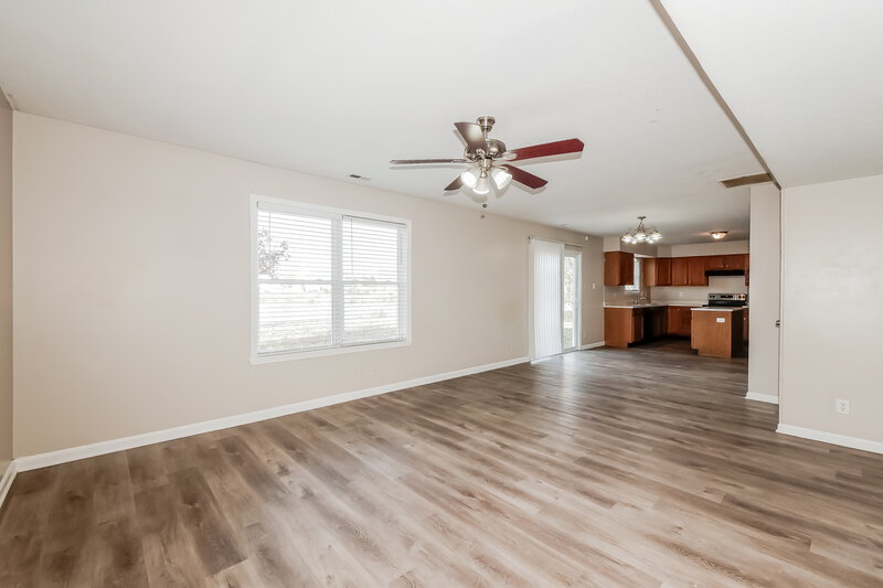 1,950/Mo, 8538 Baypointe Dr Avon, IN 46123 Family Room View 2