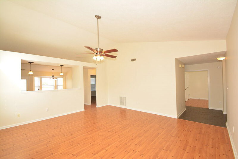 1,510/Mo, 6368 Kelsey Dr Indianapolis, IN 46268 Great Room View 3
