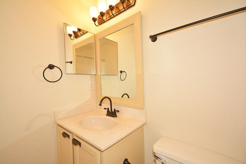 1,510/Mo, 6368 Kelsey Dr Indianapolis, IN 46268 Bathroom View