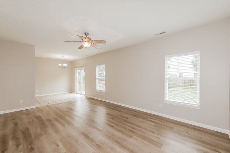 2,440/Mo, 7204 Parklake Pl Indianapolis, IN 46217 Living Room View 2