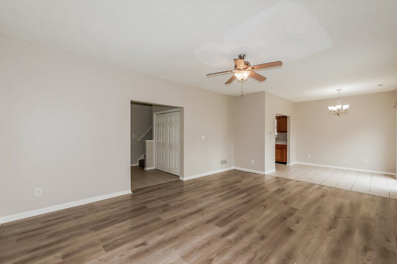2,440/Mo, 7204 Parklake Pl Indianapolis, IN 46217 Living Room View 3