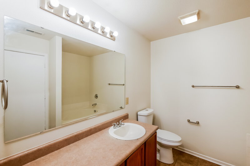 1,690/Mo, 15442 Gallow Ln Noblesville, IN 46060 Main Bathroom View