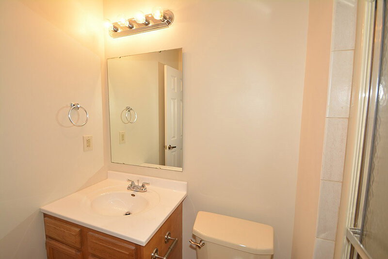 1,460/Mo, 7280 Thornmill Ct Avon, IN 46123 Master Bathroom View